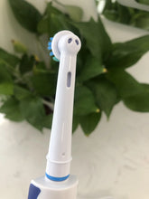 Load image into Gallery viewer, Tooth Brush Electric Oscillate Type BH-125 - MadHug - Beauty Store